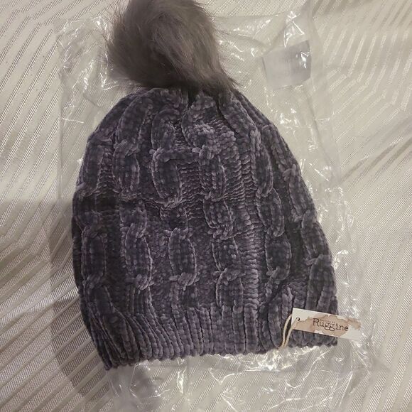 Luxury chenille cable knit beanie with faux fur pompom - Picture 2 of 2
